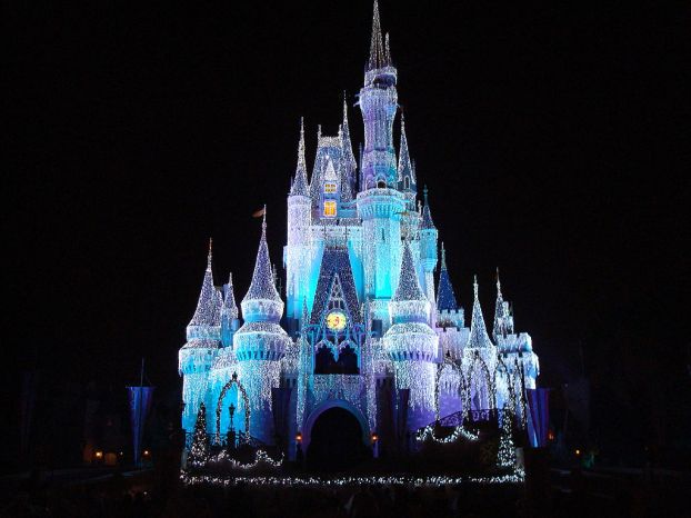 1024px-Disney_Orlando_castle_at_night